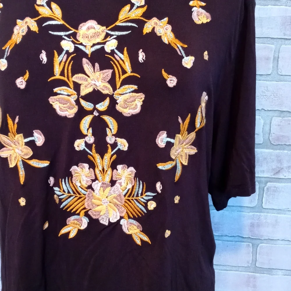 Embroidered Crop | Size XL - Picture 3 of 4